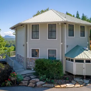 Lower rates/flexible calendar Waterfront Home w/ Private Dock and Mountain Views