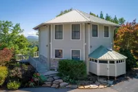 Lower rates/flexible calendar Waterfront Home w/ Private Dock and Mountain Views