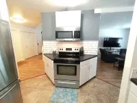 Modern 2,000+ sf house. Sauna + Parking! 5 mins from airport.