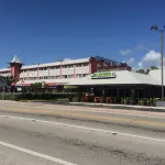 UNIT #4 LAUDERDALE BY THE SEA 200 STEPS to Beach and fun! Modern Studio