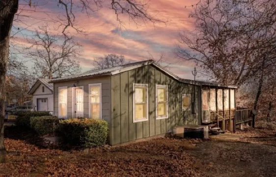 That Dam Cabin - Outdoor Living - Hot Tub, 65” TV, & Blackstone Griddle!