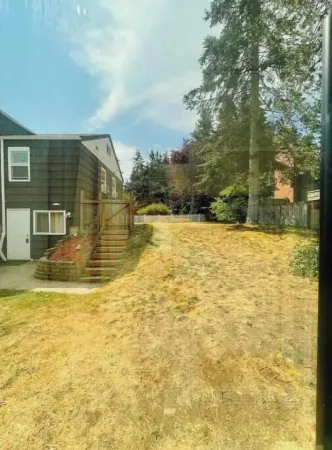 Tiny Oasis with all the amenities!