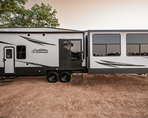 Riverfront RV on Medina River/1 Blk off Main/River Yurt Village & RV Park 班德拉縣酒店