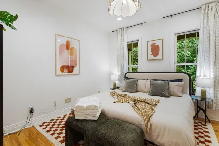 AVL Estate: 5K sq ft, Golf Sim, Speakeasy, Hot Tub, Sauna, Sleeps 20 + 2 pets Отели в г. Фэрвью