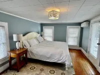 Cherry Hill Farm of Dreams - A wonderful home close to everything Hotels in Coloma charter Township