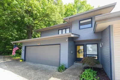 Moores Place -Wooded View-Great Location-Game Rm-by IU