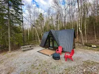 Little Black Aframe by the Brook- 5m to Waterfall Hotels in Thurman