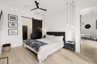 Stylish Paradise – Heated Pool, Spa, Near Old Town