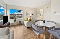 Lovely condo overlooking the Fremont Bridge Hotel a Seattle