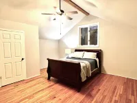 Large 4 br Home on an acre in a neighborhood setting -The Cajun Nest-