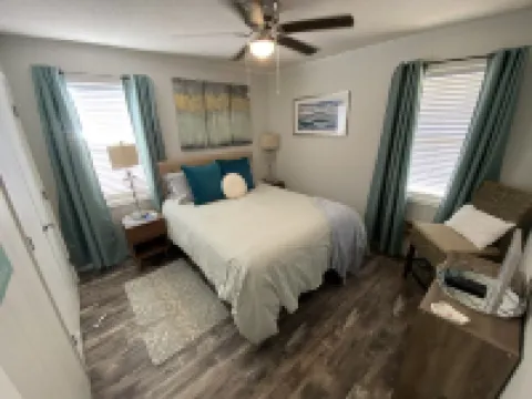 Uncork, Unwind, Relax @ this family & pet friendly Lake home #2 Hotels in Stephens County