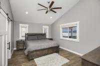 Cozy LakeHouse on Baldwin Lake, Great outdoor space with Boat Rental Available!