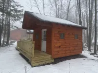 Taborton Harvest Timber TrailsUnique cabin experience Hotels in Sand Lake