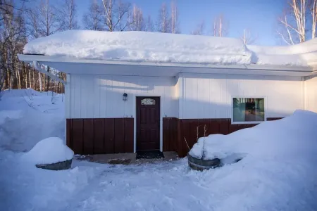 Beautiful, 1 Bedroom in the Hills of Fairbanks