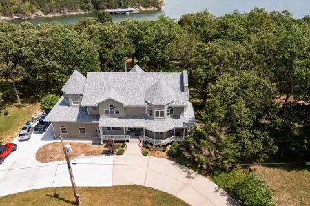 The Cimarron Lake House on Table Rock Lake!