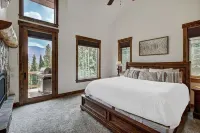 Charming Cabin with Hot Tub & Stunning Views