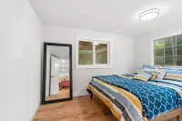 5Rm Seattle House w/Hot Tub , 12 Minutes to Stadiums