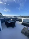 HOT TUB ON DECK, OCEAN VIEW, WALKING DISTANCE TO RESTAURANTS, BARS AND BOARDWALK