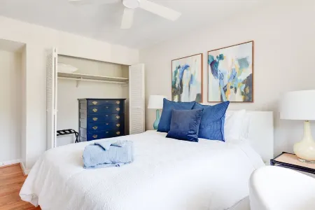 Let's Gogh State! Отели рядом с достопримечательностью «JC Raulston Arboretum at NC State University»