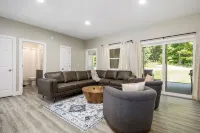 Peaceful 3-bedroom house 8 miles from TC with hot tub and fire pit!
