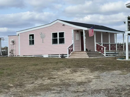 The Pink cottage on West Beach, water front , short walk to beach