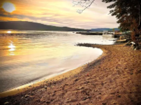 Cozy Studio Cottage with shared private beach on Newfound Lake Hotels in Bristol