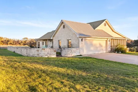 Private Ranch-Chef's Kitchen-King Bed-Large Pool-Heated for Additional Charge