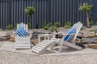Vintners Retreat: Stylish Retreat near Sea & Vines