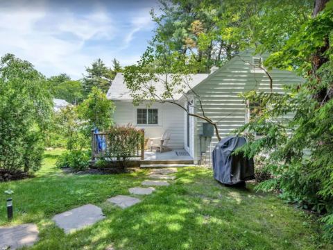 Awesome location downtown. Walk to the beach, marginal way