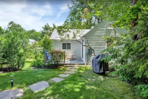 Awesome location downtown. Walk to the beach, marginal way