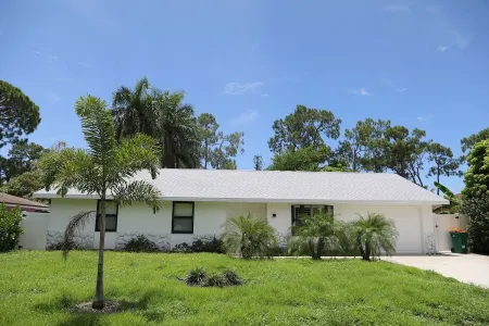 Edgy Modern house with Heated Salt Water Pool