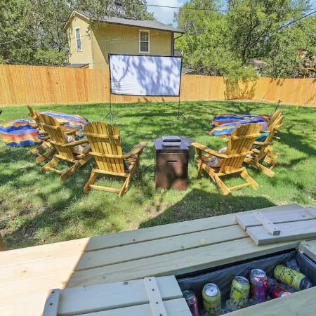 7Min to Texas A&M Cozy 7 Beds, w/ Billiards & Firepit Oasis