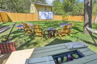 7Min to Texas A&M Cozy 7 Beds, w/ Billiards & Firepit Oasis