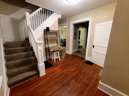 5-Mins to Cedar Point, 4-bedroom house. Отели в г. Сандаски