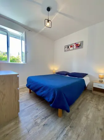 House AXALY Saint Martin d'Ardèche capacity 12 people with swimming pool Отели в г. Сен-Мартен-д'Ардеш