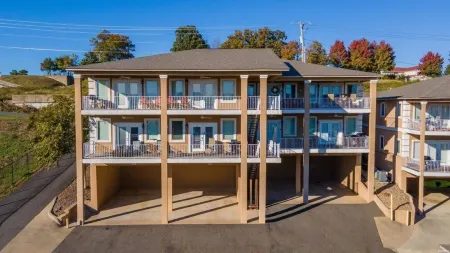 2/2 Condo on Lake Hamilton - Great Location! 10% discount on 7 night rental