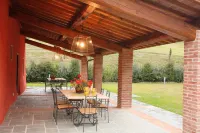 Stunning villa,Saltwaterpool,Sauna,Wi-Fi,fenced garden,table tennis,BBQ,sleep 16 Hotels in Reggello