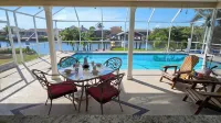 Tropical Waterfront Pool Home, Private Dock, Kayaks, Direct Access to Tampa Bay!