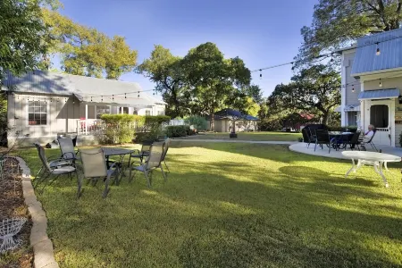 Great Location-walking distance to downtown; quiet; historical district