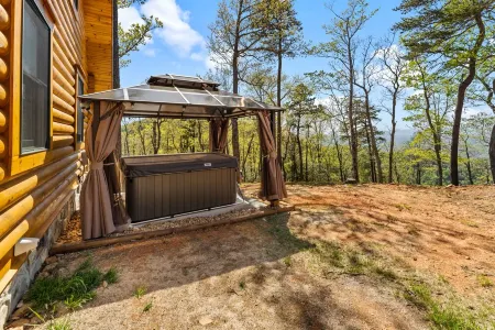 Morganton Mountain Retreat w/ Hot Tub