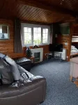 SNOWDONIA LOG CABIN RETREAT. 4/6 BERTH FAMILY/PET FRIENDLY. MOUNTAIN VIEWS