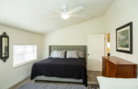 Escape to the Pointe - Superior Sunset views from spacious porch!