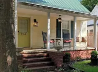 Cottage Downtown Aiken*Horse Events*Pet Friendly*Polo*Golf