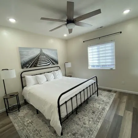 Located in Downtown Evanston, Walking distance to food, shops, and Train Depot. Отели в г. Уинта