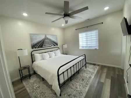 Located in Downtown Evanston, Walking distance to food, shops, and Train Depot. Отели в г. Эванстон