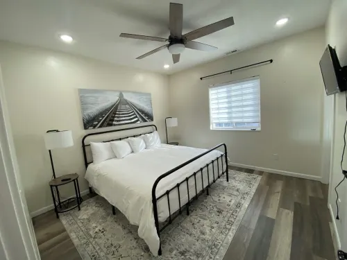 Located in Downtown Evanston, Walking distance to food, shops, and Train Depot. Hotel a Evanston