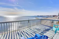 Cheerful 3 Bedroom Beach Front Cottage with Fireplace - 4성급