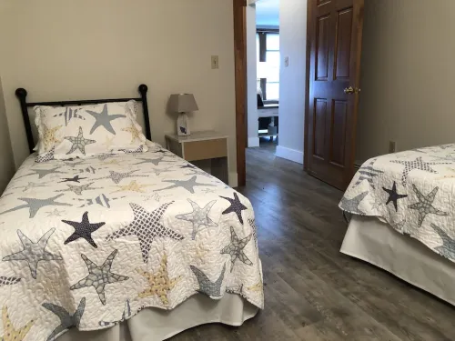Convenient Downtown Location w/Harbor View