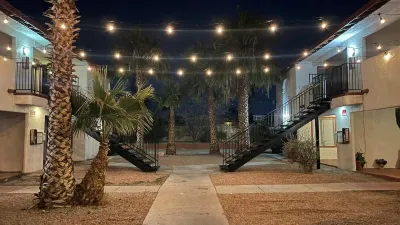 Casa de Harmon 7 min to Strip/Airport w/ 2 master bed のホテル