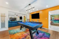Pocono Dream House! Heated Pool, Fire Pit, Bowling, Mini Golf!